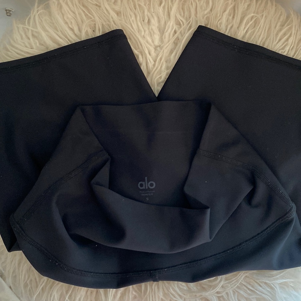 Like new alo yoga bike shorts